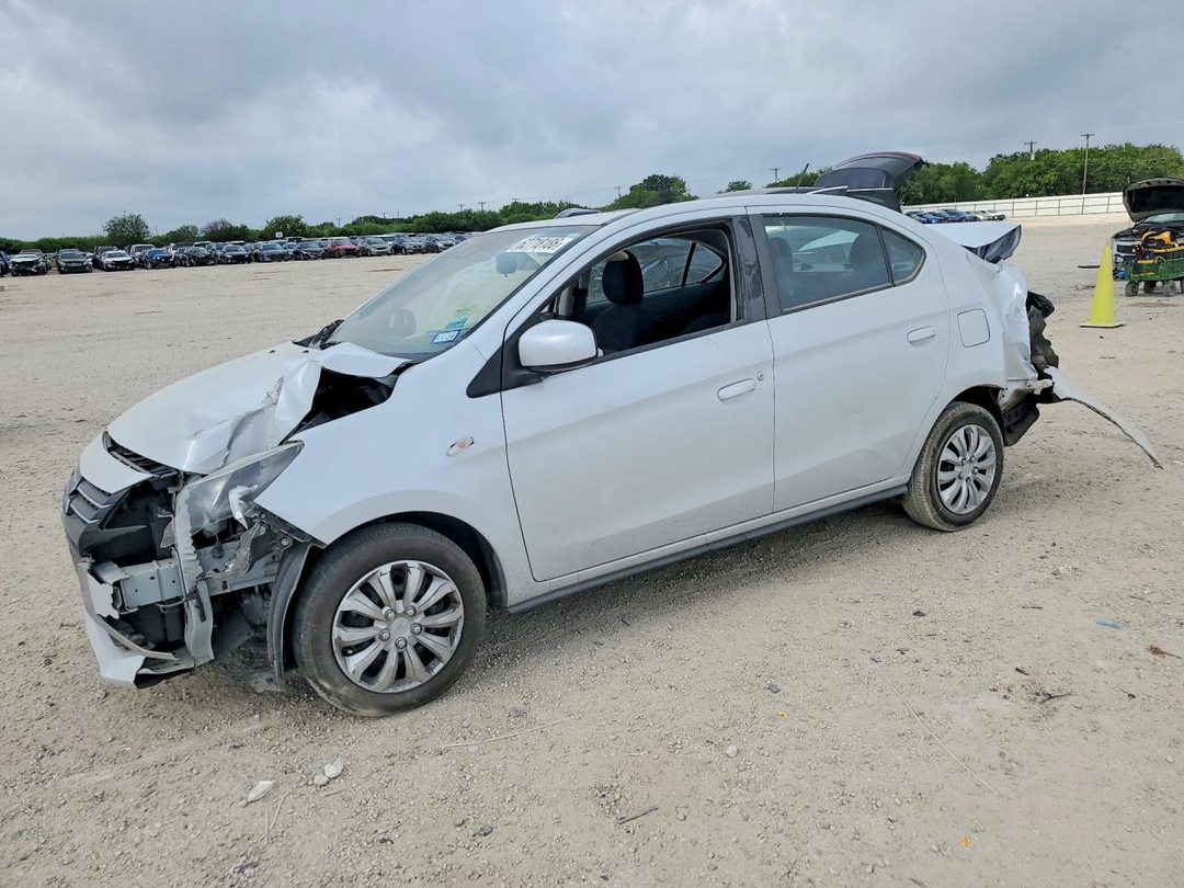 Vue de 2022 MITSUBISHI MIRAGE G4 ES, angle 1