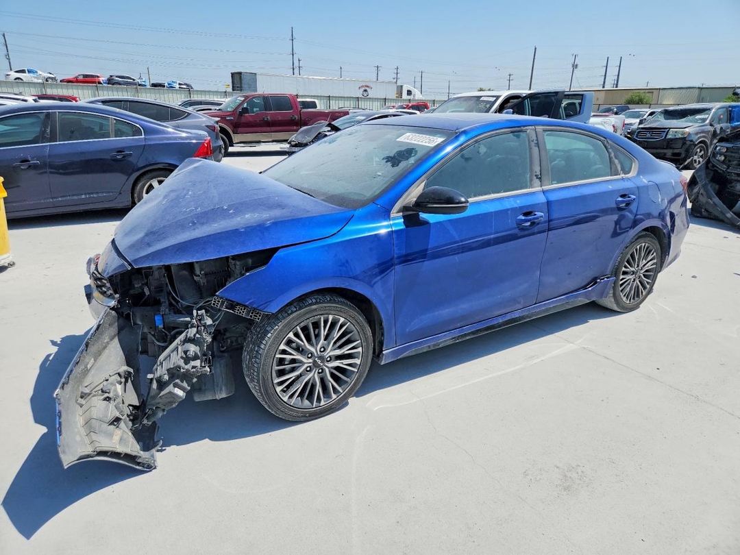 منظر 2024 KIA FORTE GT LINE، زاوية 1