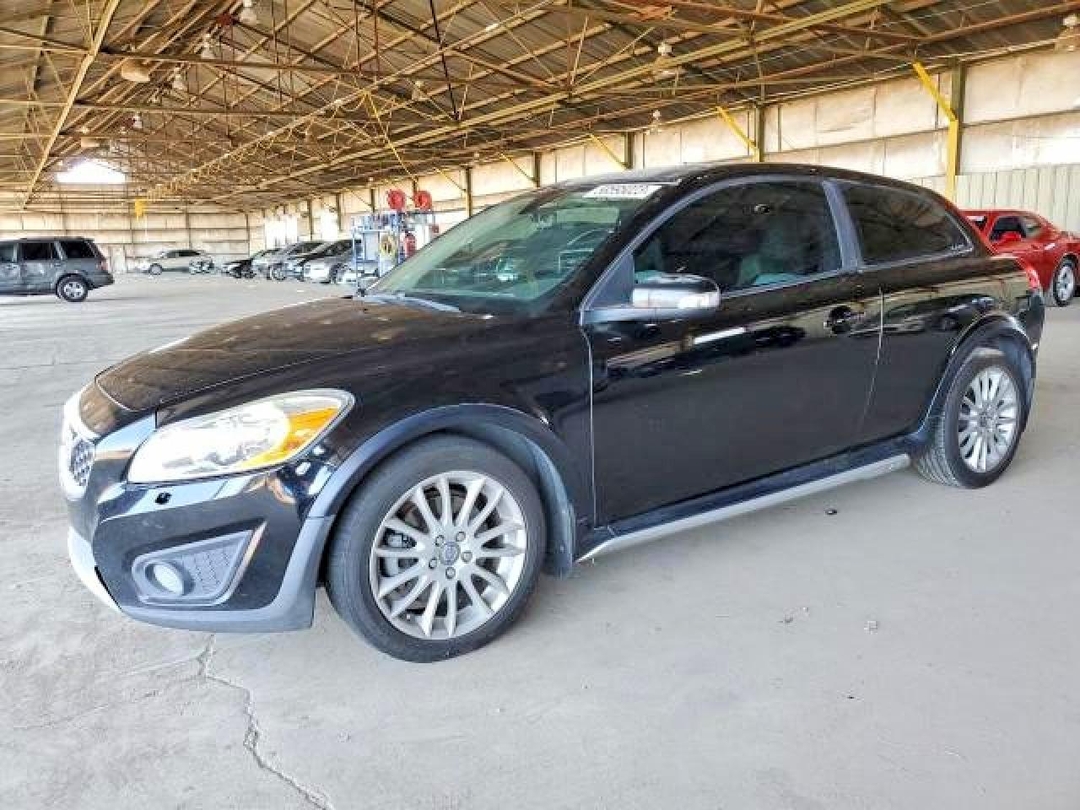 منظر 2011 VOLVO C30 T5، زاوية 1