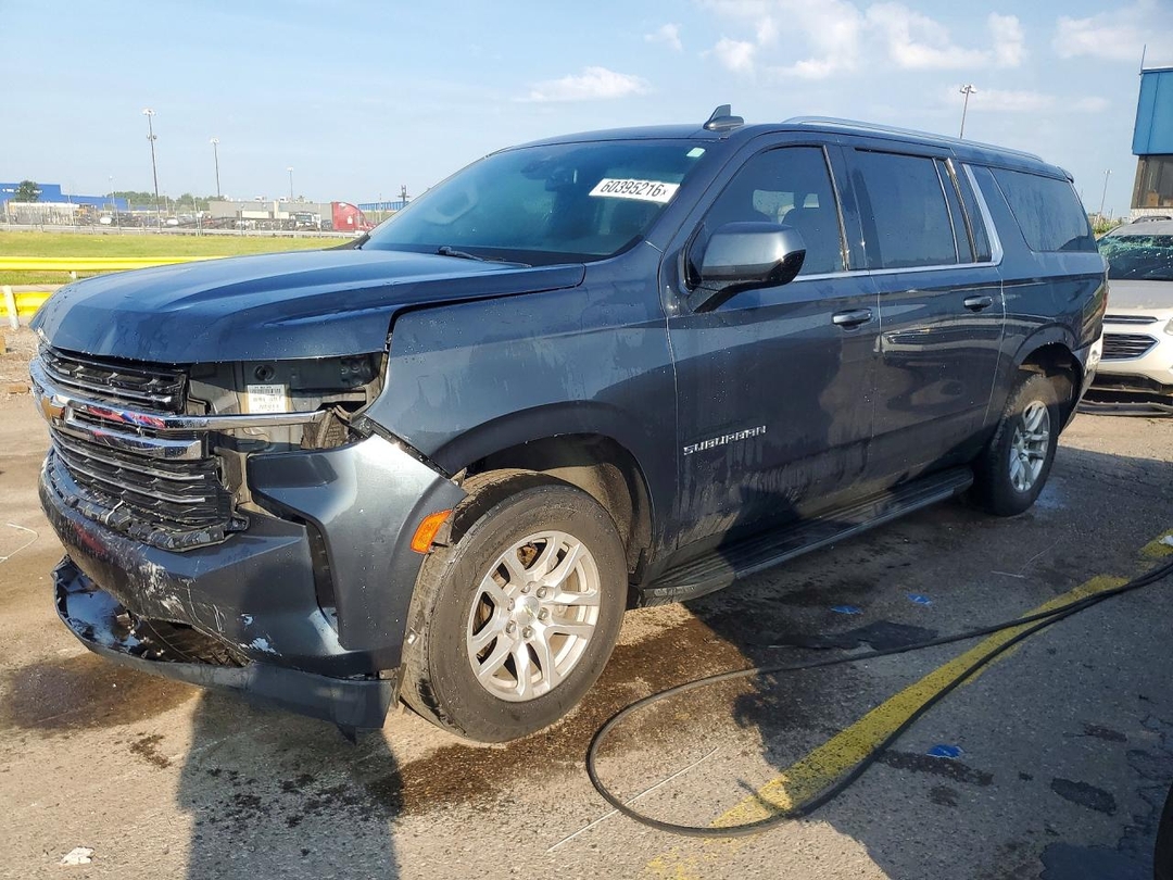 منظر 2021 CHEVROLET SUBURBAN C1500 LT، زاوية 1