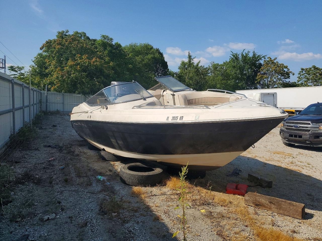Вид 2001 REGAL BOAT, угол 1