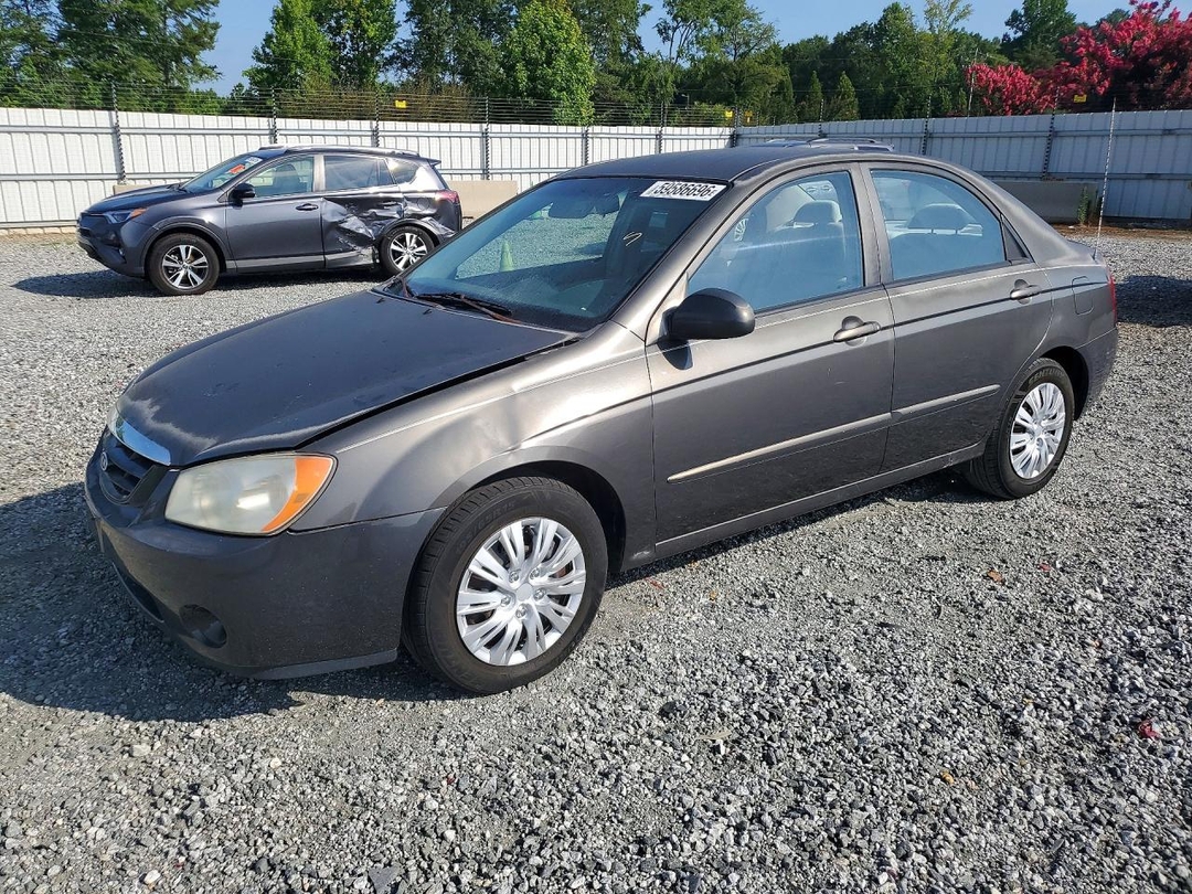 Vue de 2005 KIA SPECTRA LX, angle 1