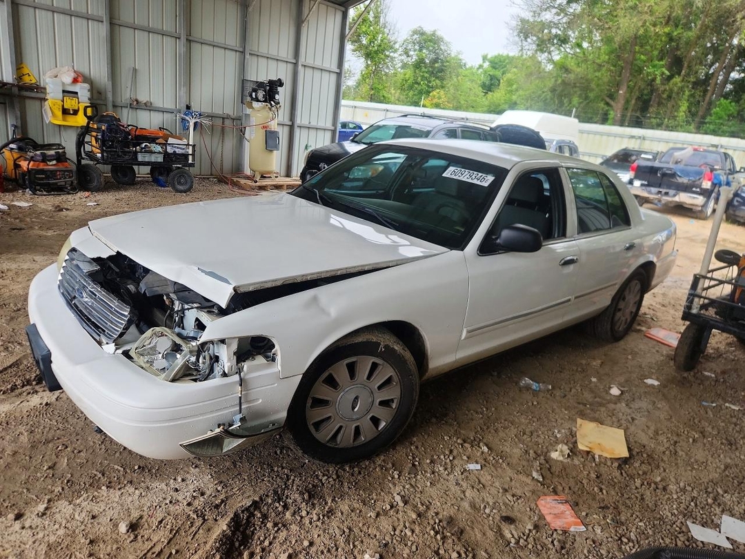 منظر 2010 FORD CROWN VICTORIA POLICE INTERCEPTOR، زاوية 1