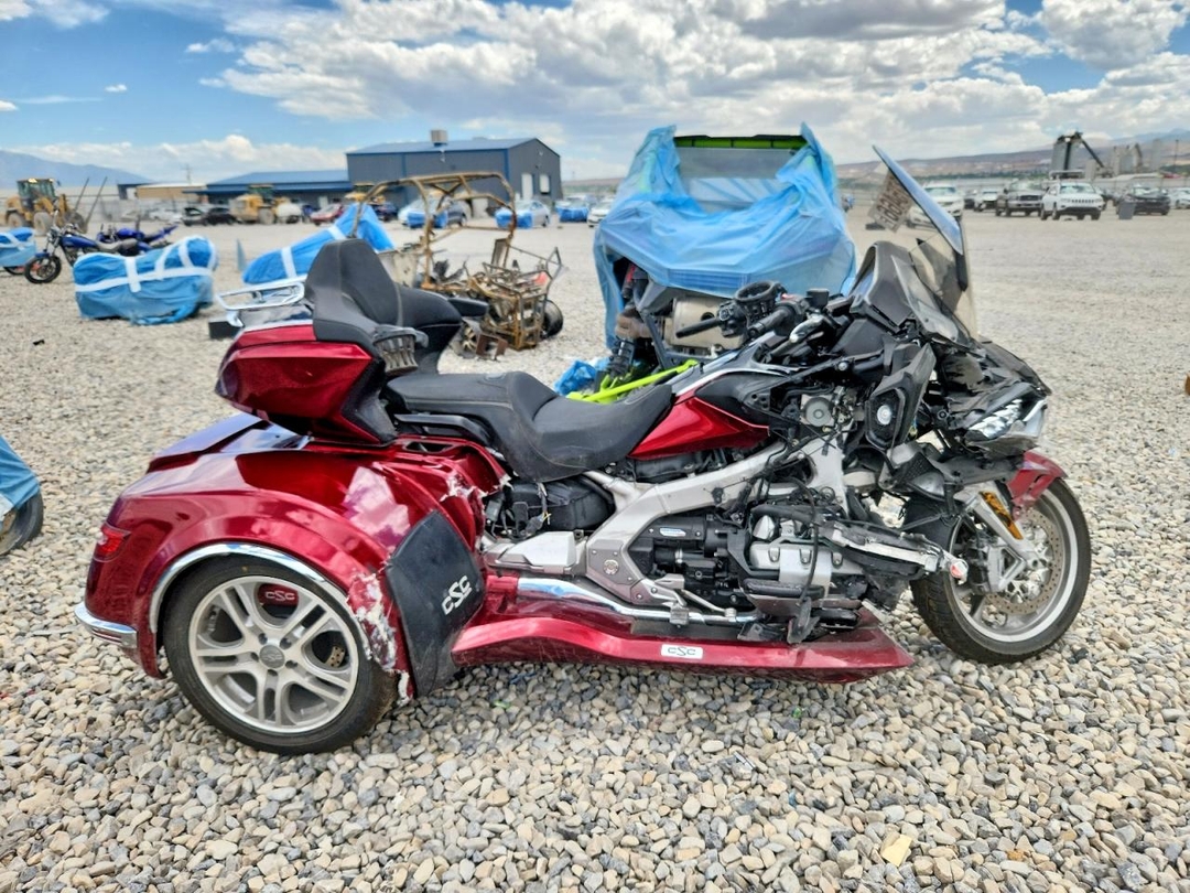 Vista de 2021 HONDA GL1800 D, ángulo 1