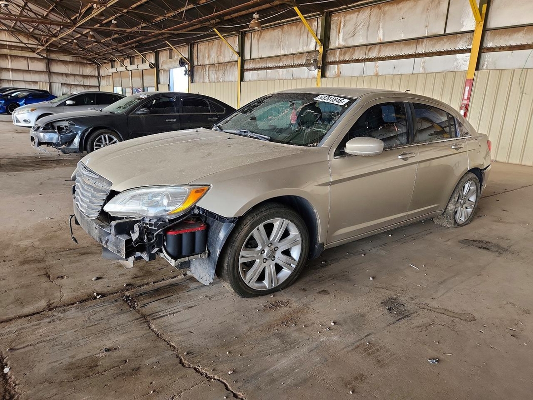 Vue de 2013 CHRYSLER 200 LX, angle 1