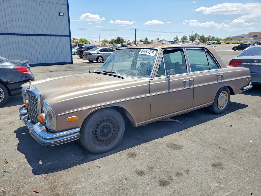 Vue de 1972 MERCEDES-BENZ 280 CLASS, angle 1