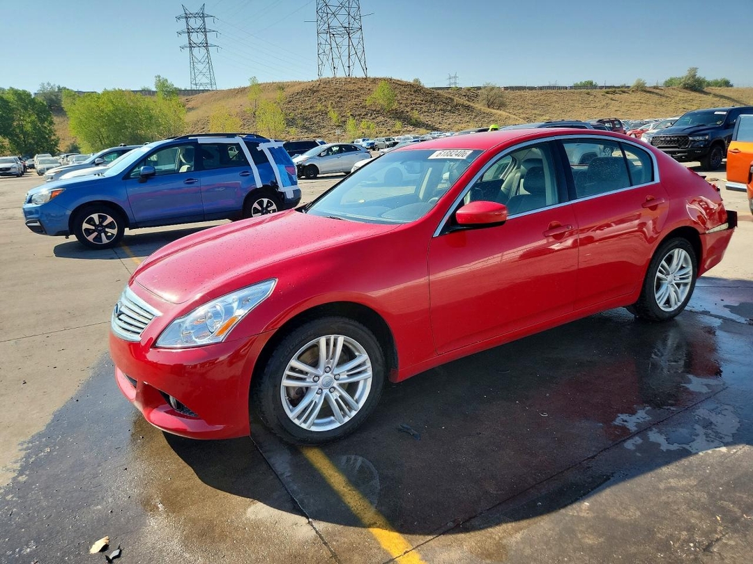 Vue de 2013 INFINITI G37 SEDAN X, angle 1