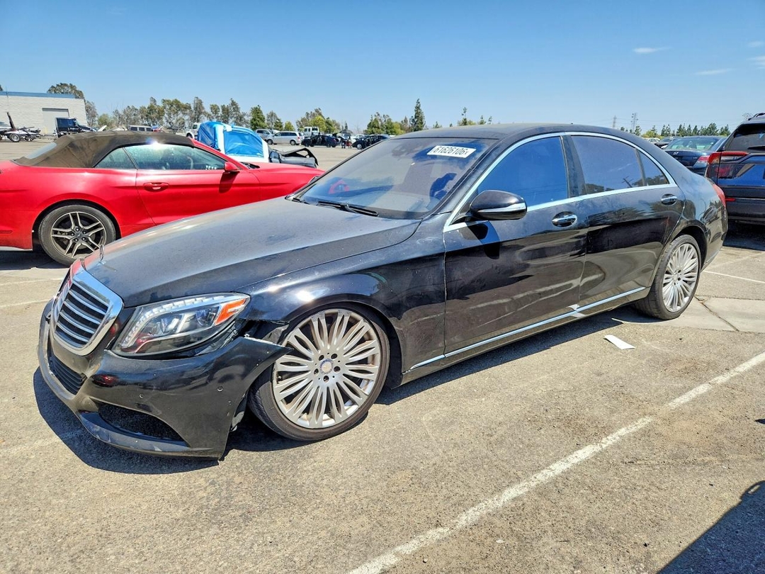 Vue de 2017 MERCEDES-BENZ S 550, angle 1