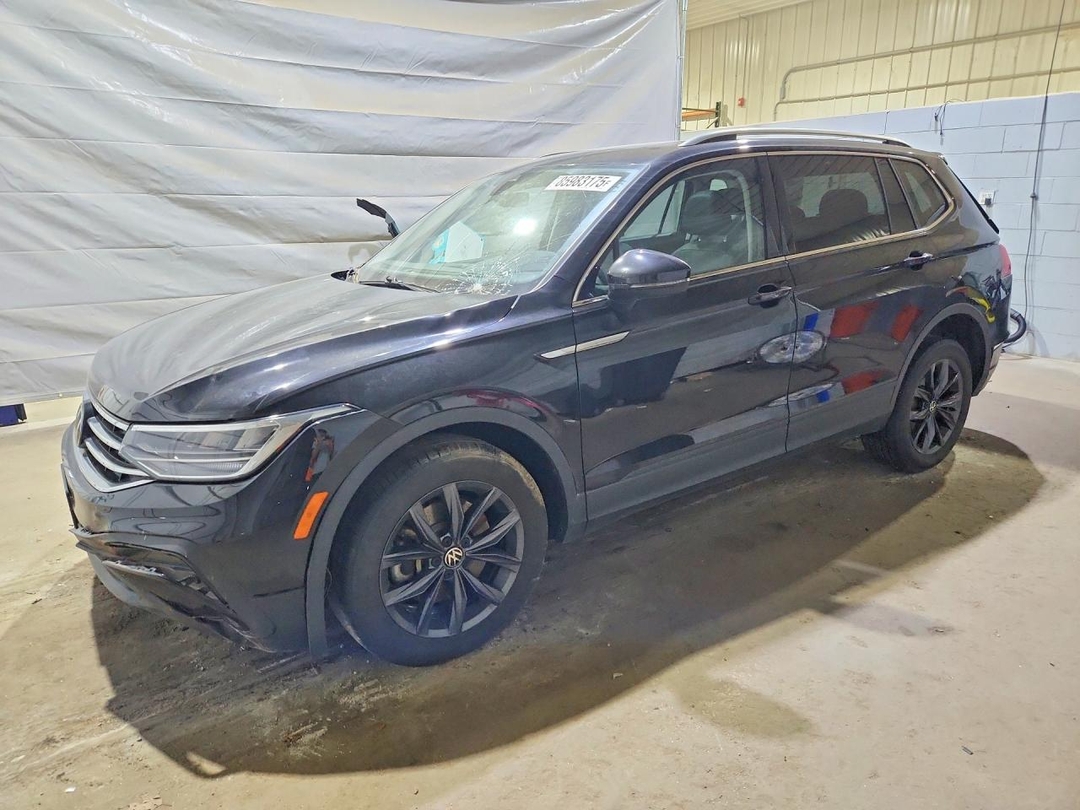 Vista de 2022 VOLKSWAGEN TIGUAN SE, ángulo 1