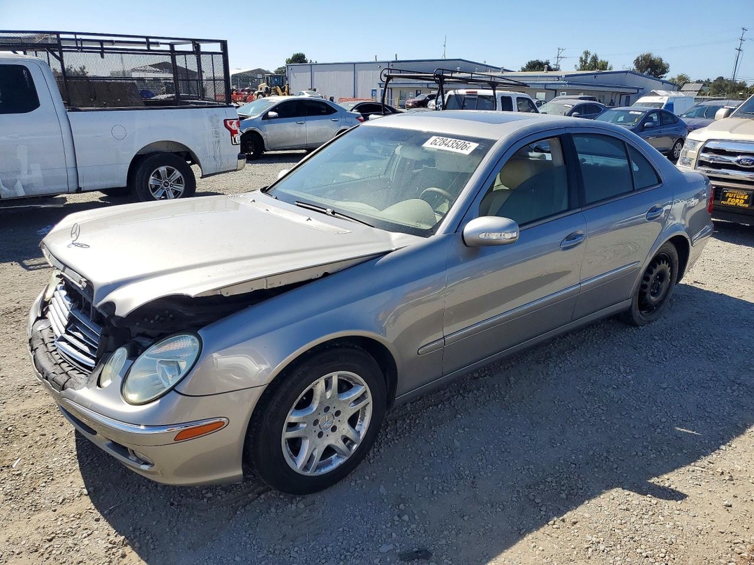 منظر 2004 MERCEDES-BENZ E 320، زاوية 1