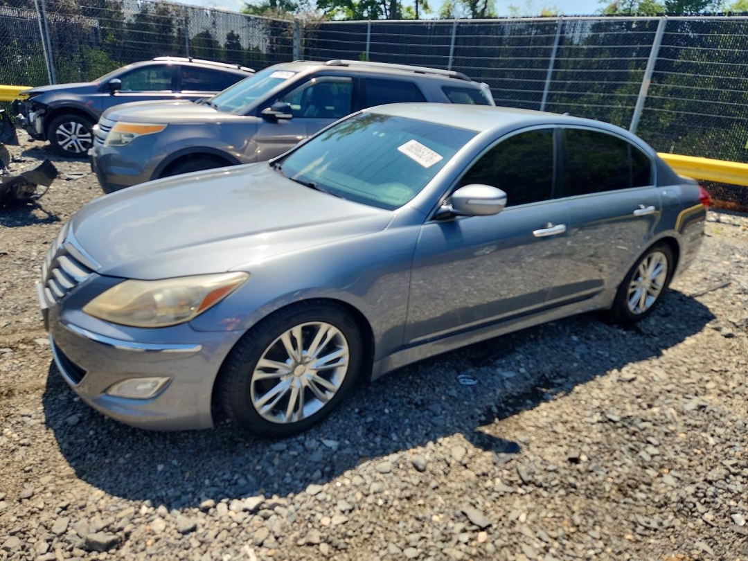 Vue de 2014 HYUNDAI GENESIS 3.8L, angle 1