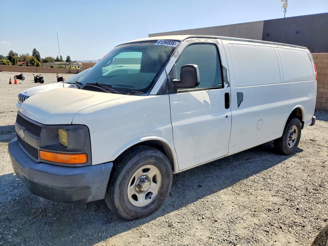 Вид 2006 CHEVROLET EXPRESS G1500 DELIVERY VAN, угол 1