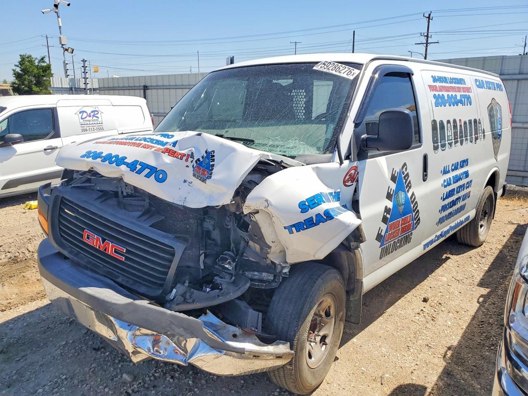 Вид 2018 GMC SAVANA G2500, угол 1