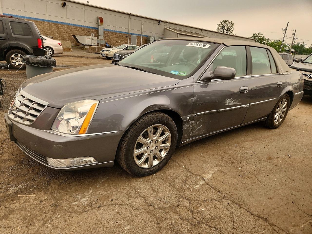 Вид 2008 CADILLAC DTS, угол 1