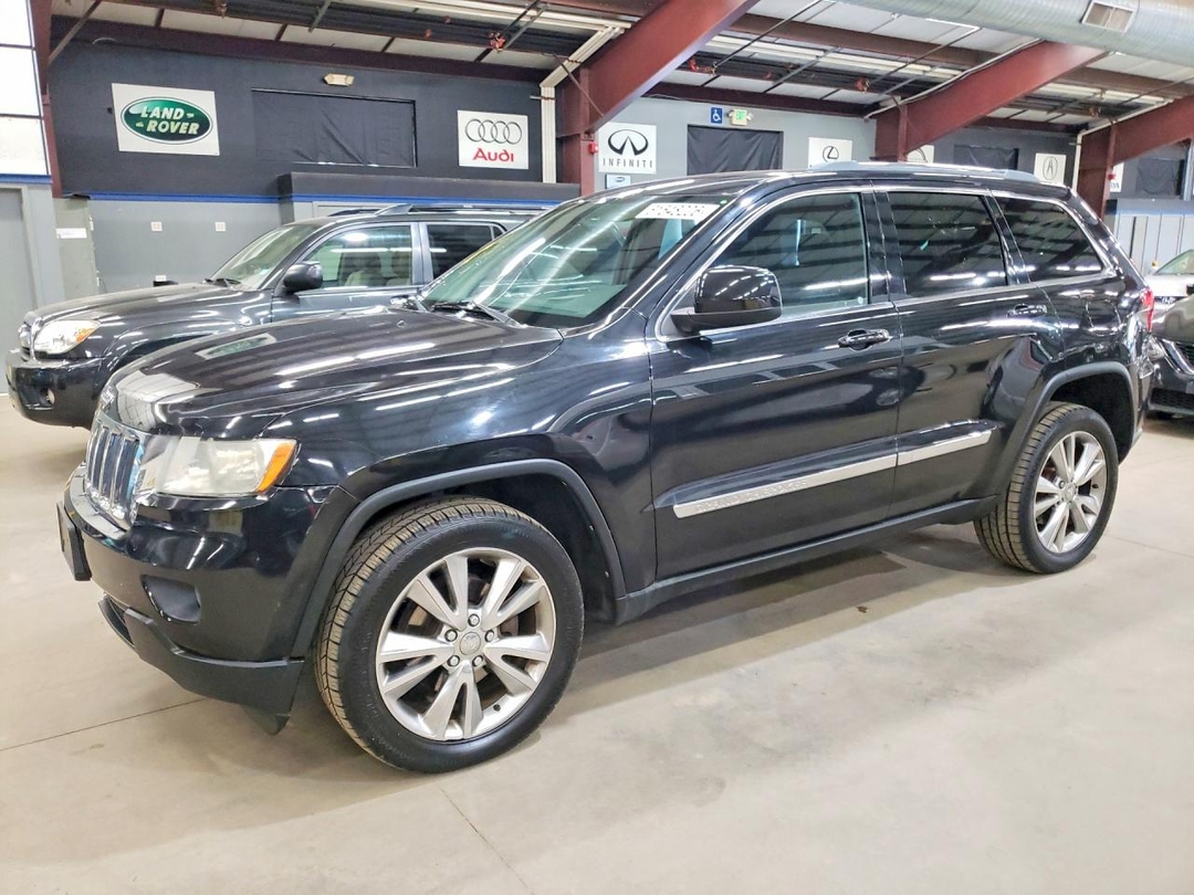 منظر 2013 JEEP GRAND CHEROKEE LAREDO، زاوية 1