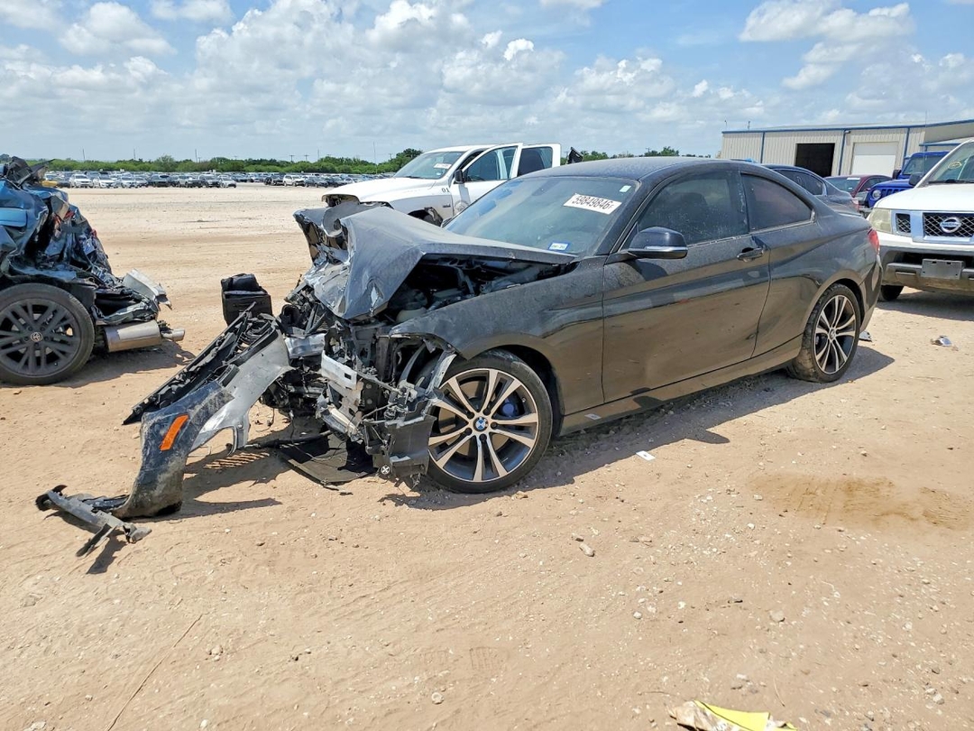 Vue de 2016 BMW 228 I SULEV, angle 1