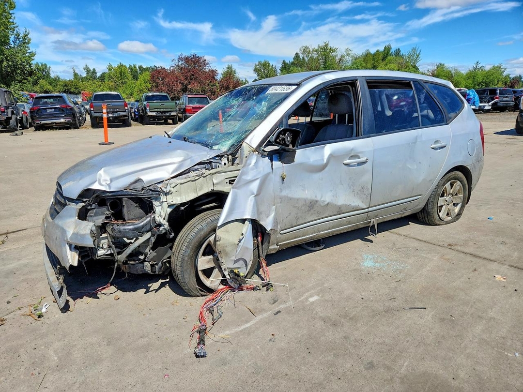 Vue de 2008 KIA RONDO LX, angle 1