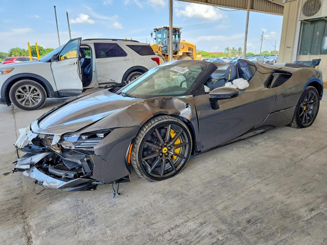 Vista de 2023 FERRARI SF 90 SPIDER, ángulo 1