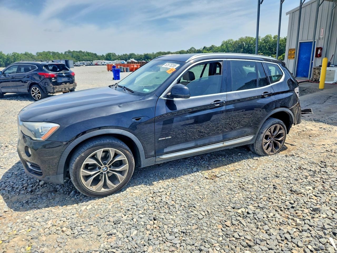 Vue de 2015 BMW X3 SDRIVE28I, angle 1