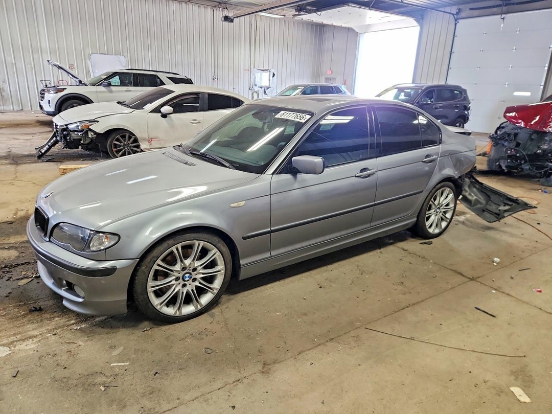 Вид 2004 BMW 330 I, угол 1