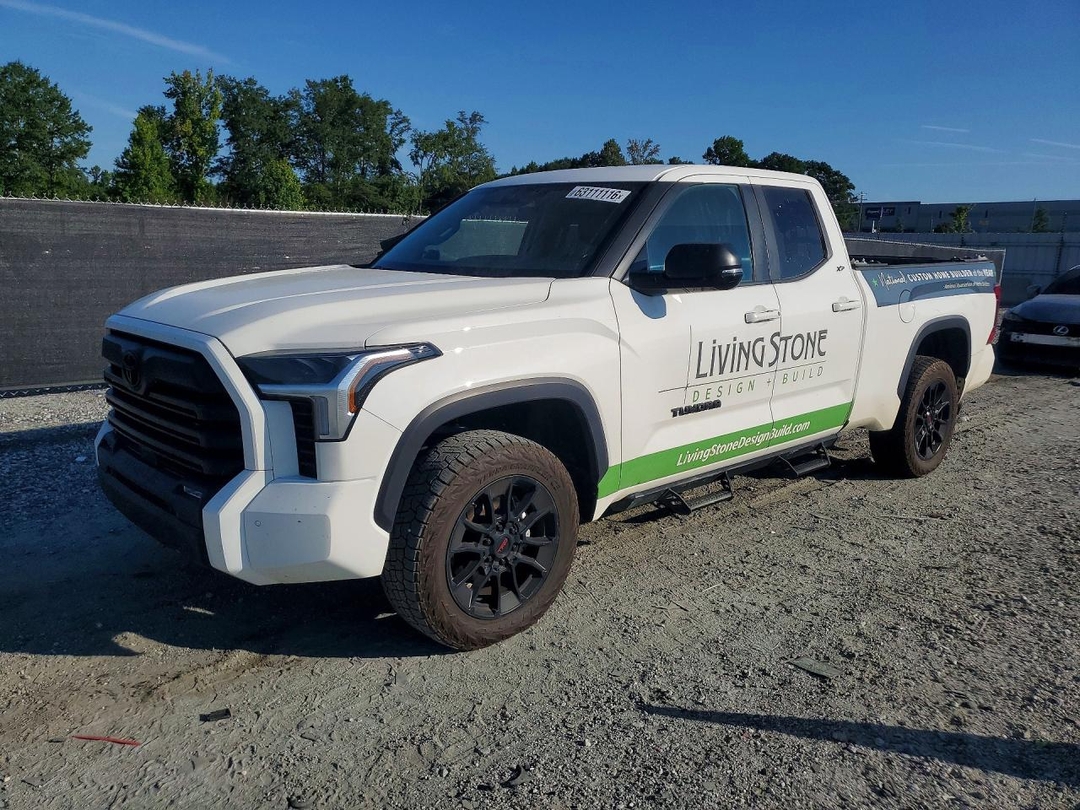 Вид 2024 TOYOTA TUNDRA SR5, угол 1