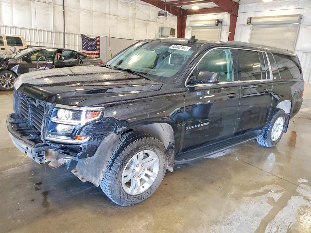 Vue de 2017 CHEVROLET SUBURBAN K1500 LT, angle 1