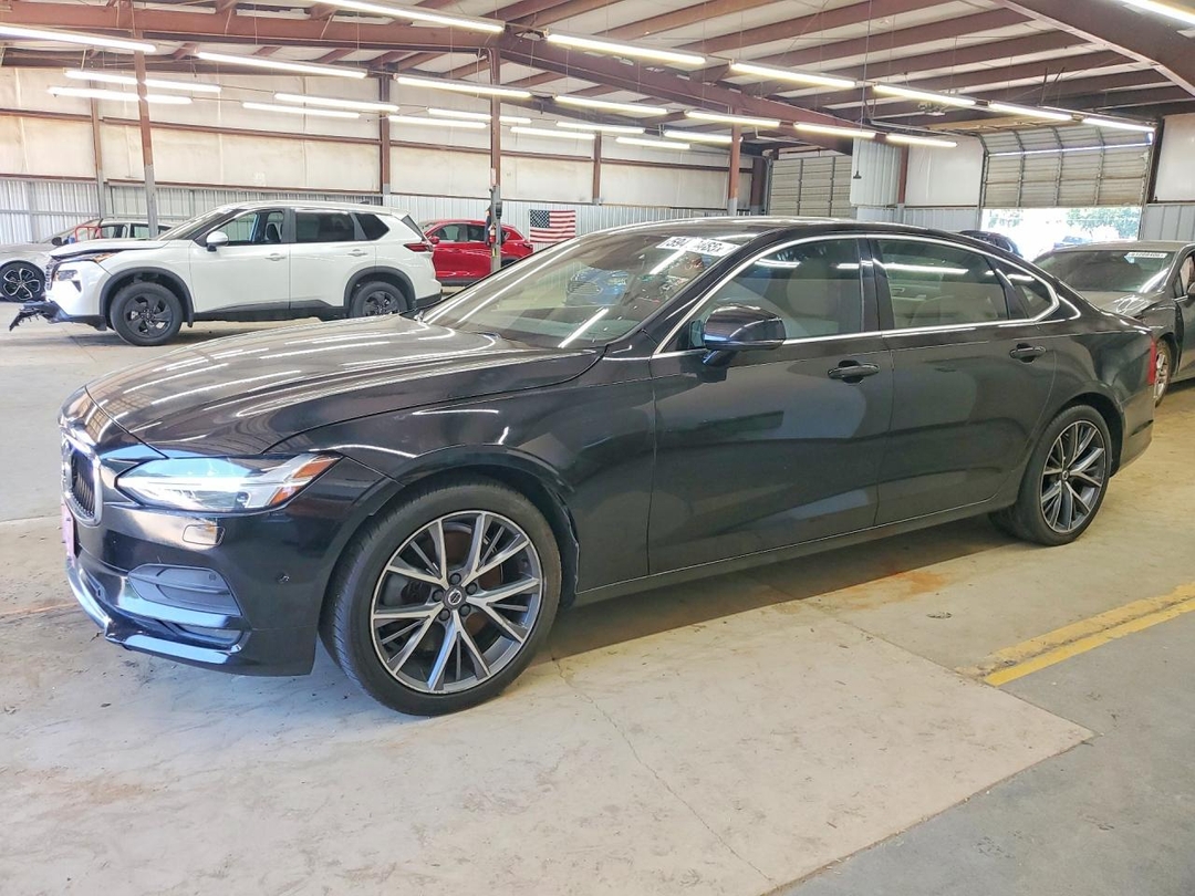 منظر 2018 VOLVO S90 T6 MOMENTUM، زاوية 1