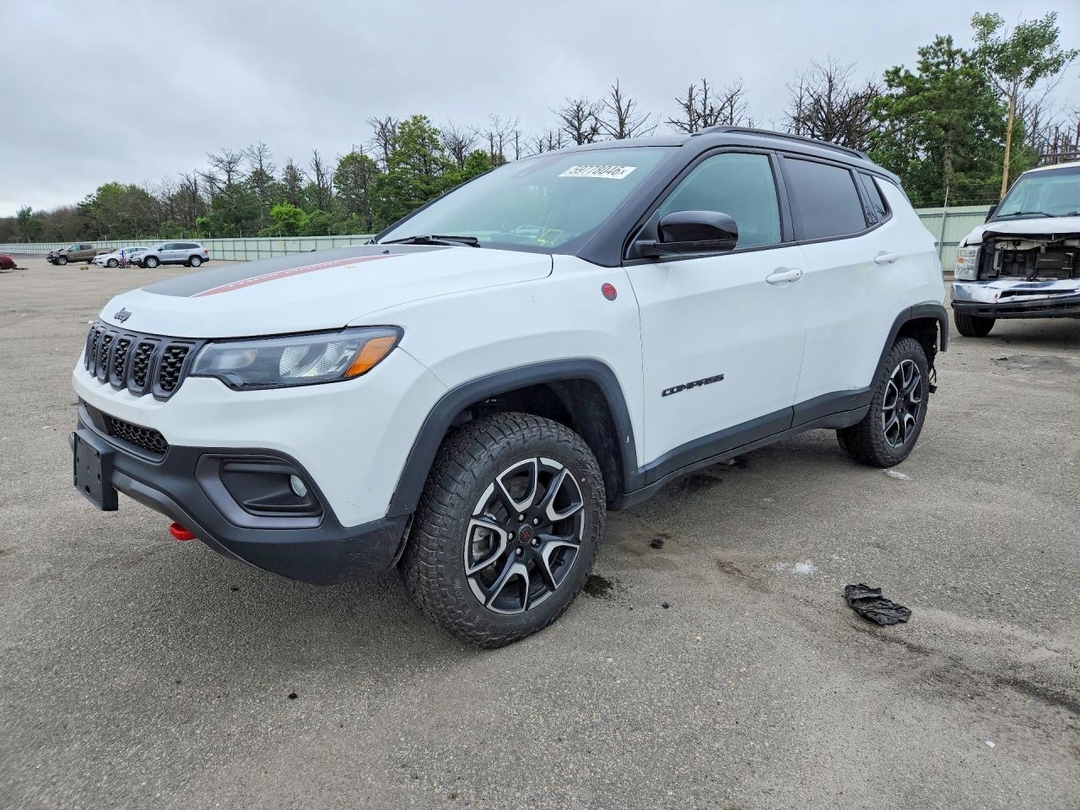 Вид 2025 JEEP COMPASS TRAILHAWK, угол 1