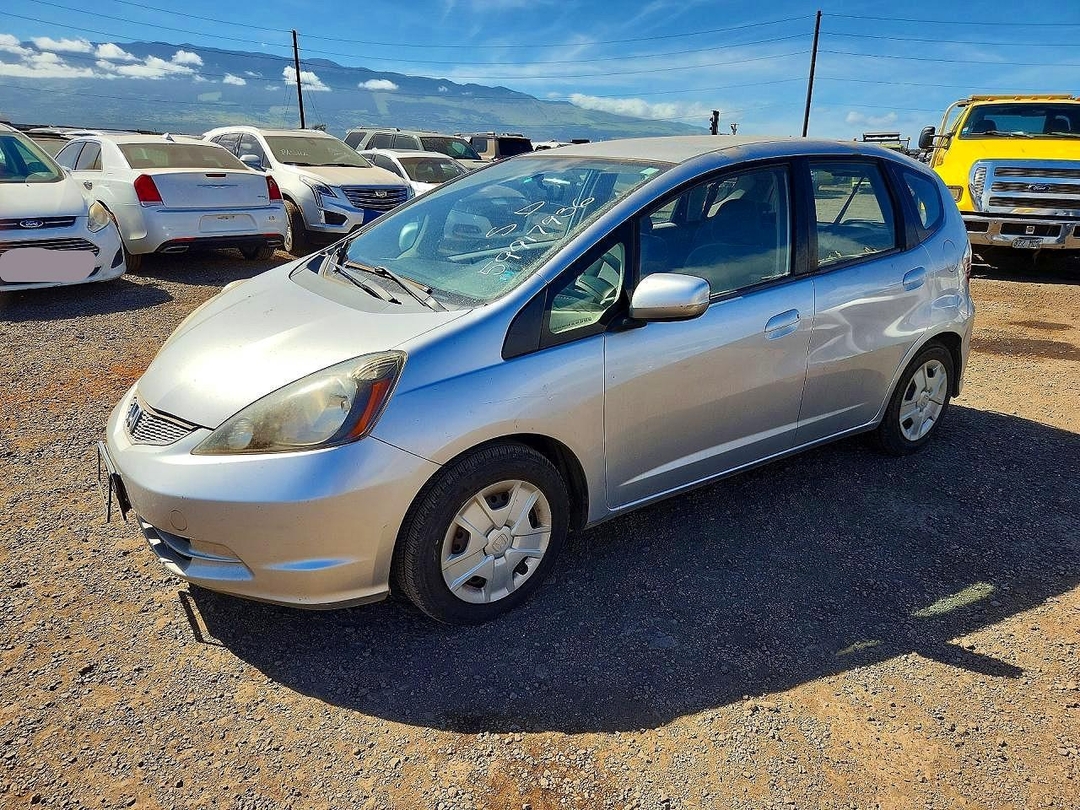 Вид 2013 HONDA FIT, угол 1
