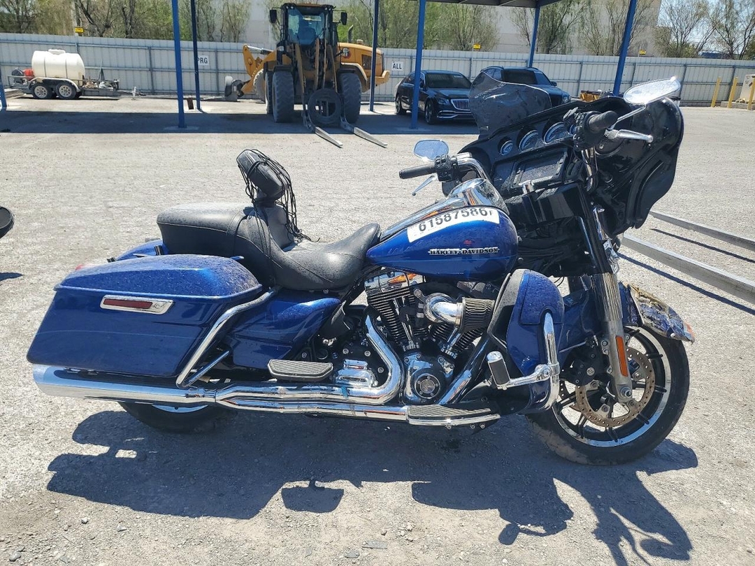 Вид 2015 HARLEY-DAVIDSON FLHTK ULTRA LIMITED, угол 1