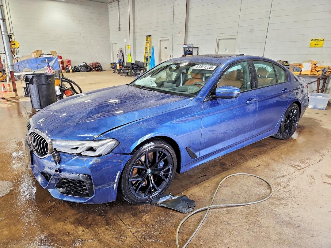 Vista de 2021 BMW 540 XI, ángulo 1