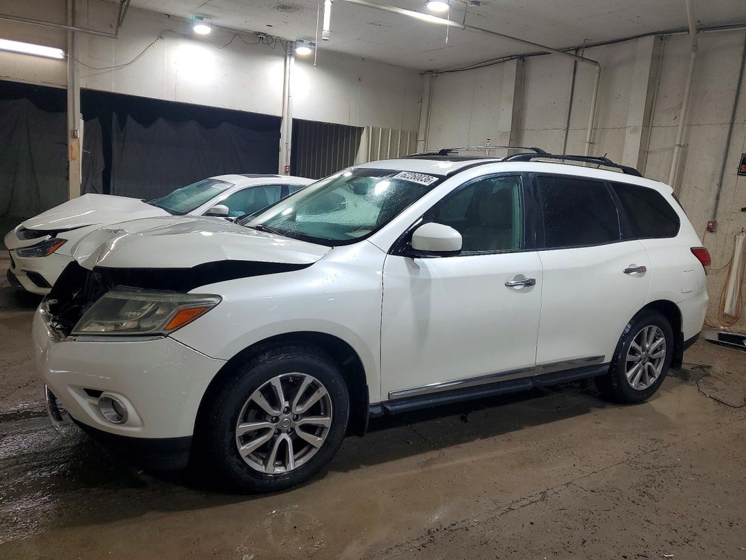Vista de 2016 NISSAN PATHFINDER SL, ángulo 1