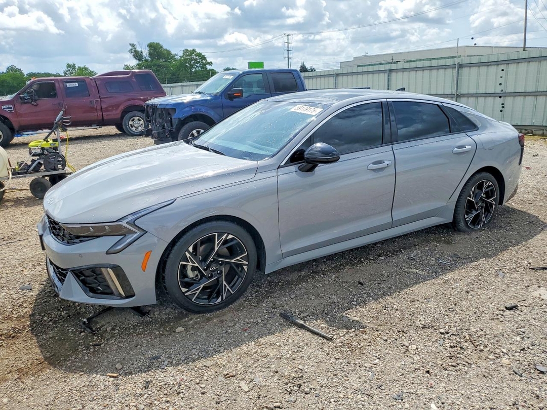 منظر 2025 KIA K5 GT LINE، زاوية 1