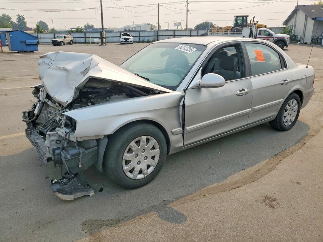 Vue de 2004 KIA OPTIMA LX, angle 1