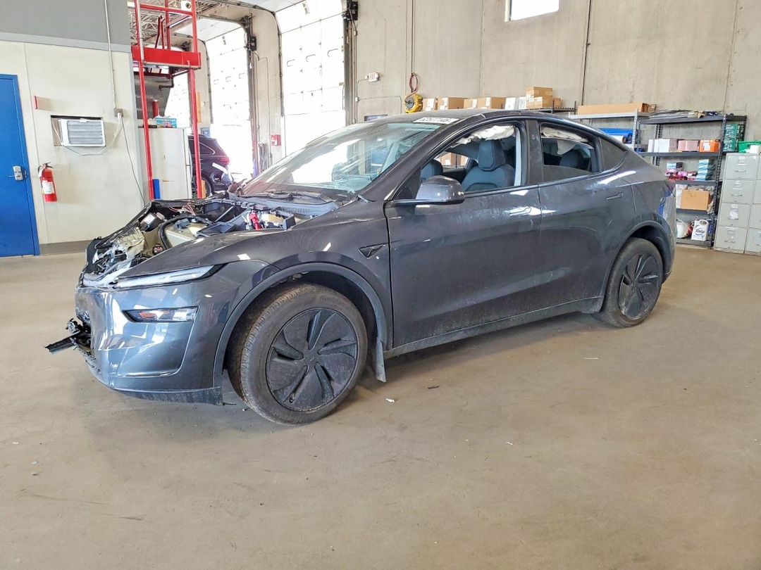 Вид 2026 TESLA MODEL Y, угол 1