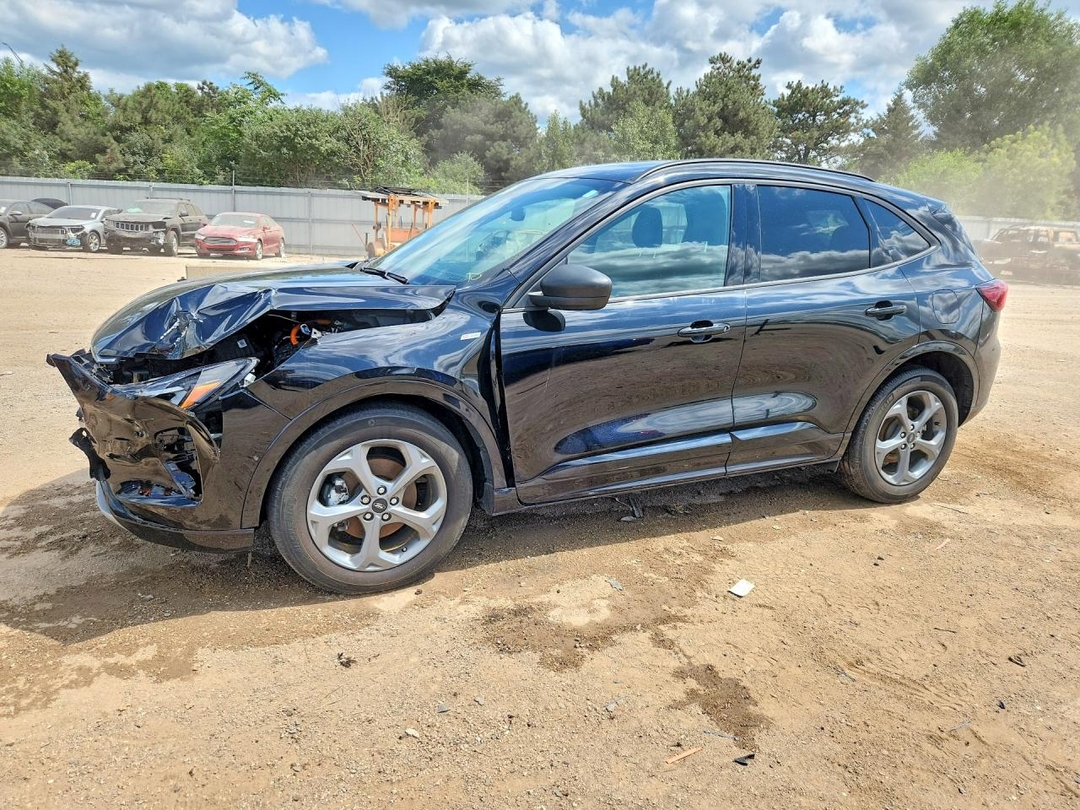 Vue de 2023 FORD ESCAPE ST LINE, angle 1