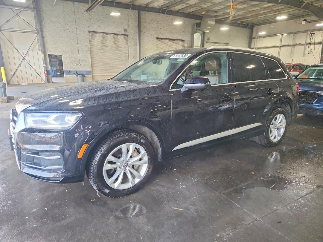 Vue de 2019 AUDI Q7 PREMIUM, angle 1
