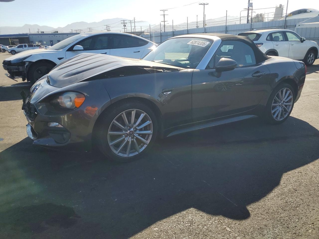 Vue de 2017 FIAT 124 SPIDER CLASSICA, angle 1