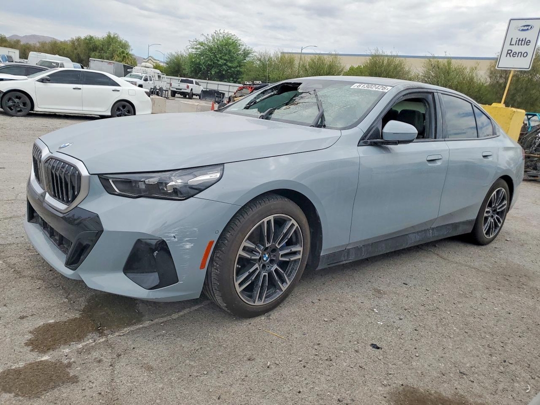 Vista de 2025 BMW 530 I, ángulo 1