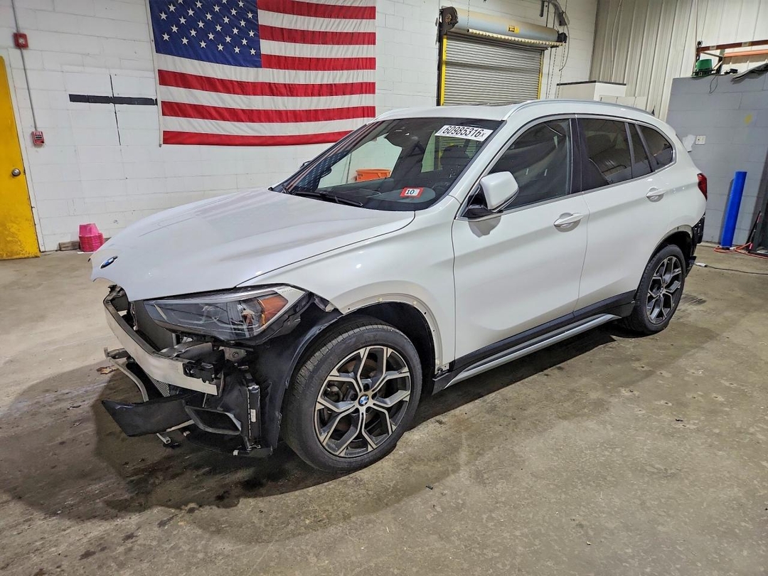 منظر 2021 BMW X1 XDRIVE28I، زاوية 1