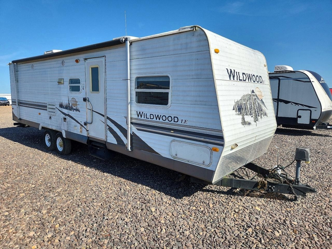 Vue de 2008 FOREST RIVER WILDWOOD CAMPER, angle 1