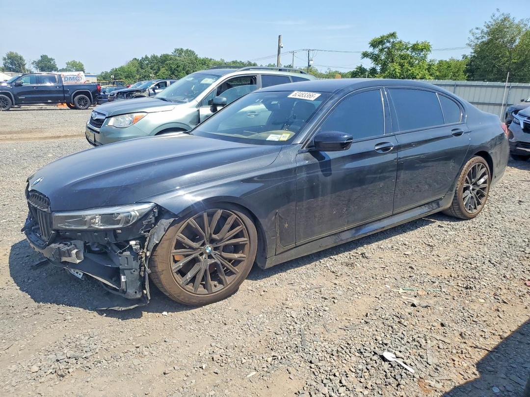 Vue de 2021 BMW 750 XI, angle 1