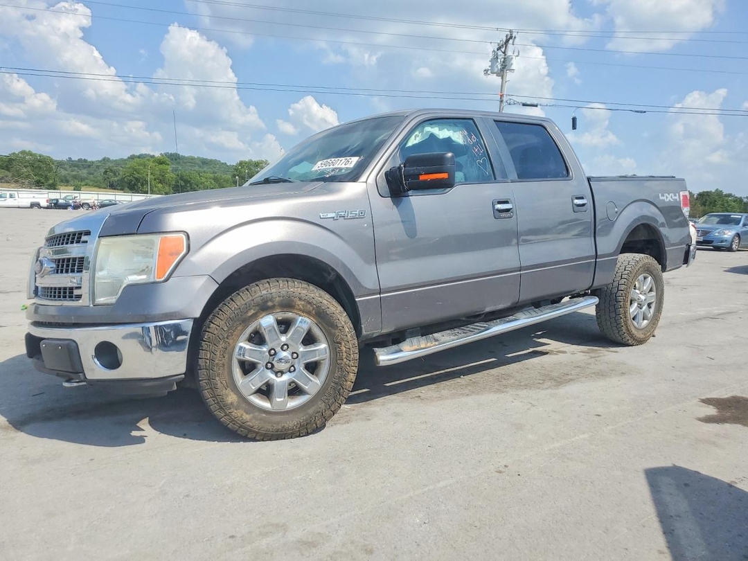 Vue de 2013 FORD F150 SUPERCREW, angle 1