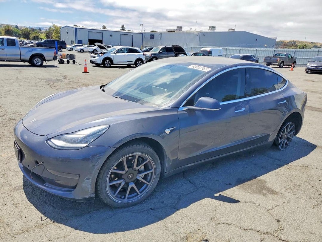 Вид 2020 TESLA MODEL 3, угол 1