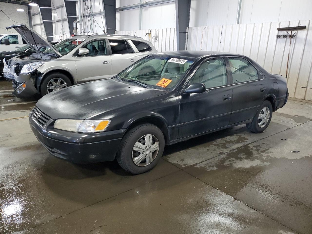 Vue de 1998 TOYOTA CAMRY LE, angle 1