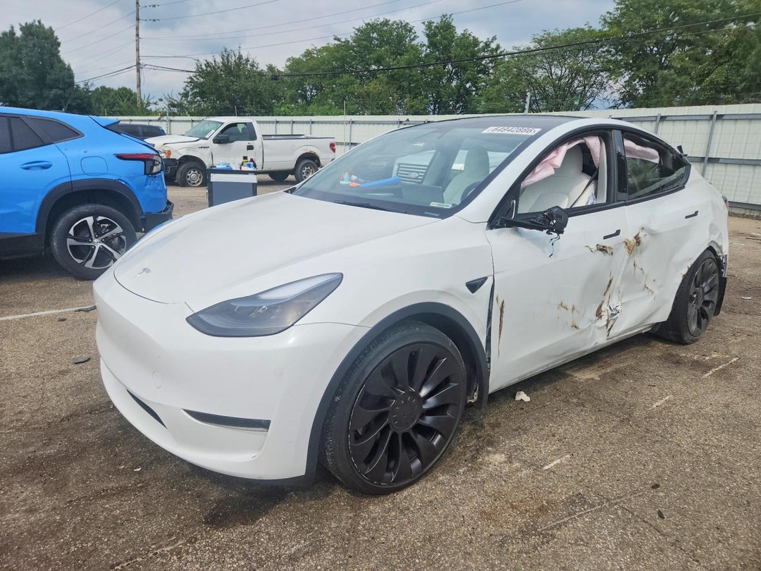 Вид 2024 TESLA MODEL Y, угол 1