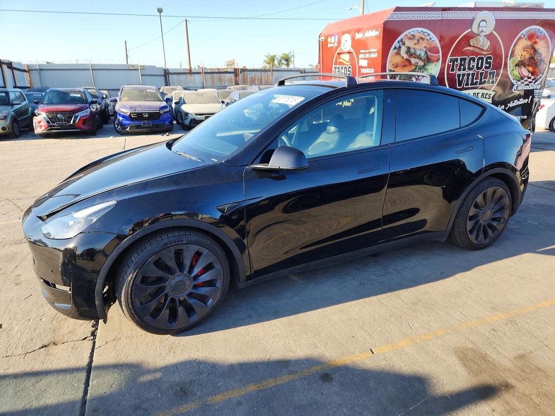 Vue de 2021 TESLA MODEL Y, angle 1