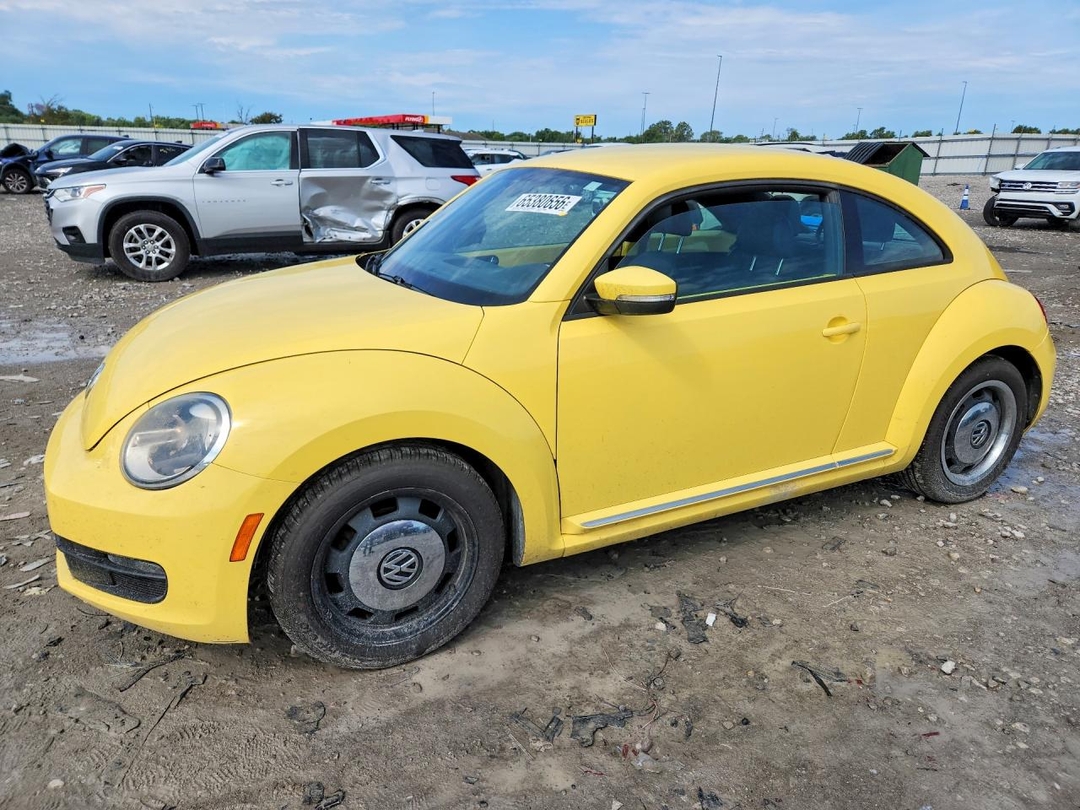 Vue de 2012 VOLKSWAGEN BEETLE, angle 1