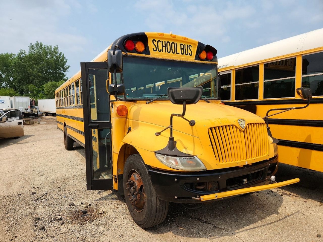 منظر 2013 IC CORPORATION SCHOOL BUS، زاوية 1