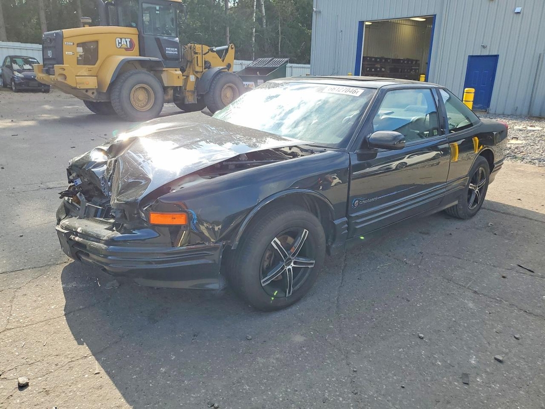 Vue de 1997 OLDSMOBILE CUTLASS SUPREME SL, angle 1